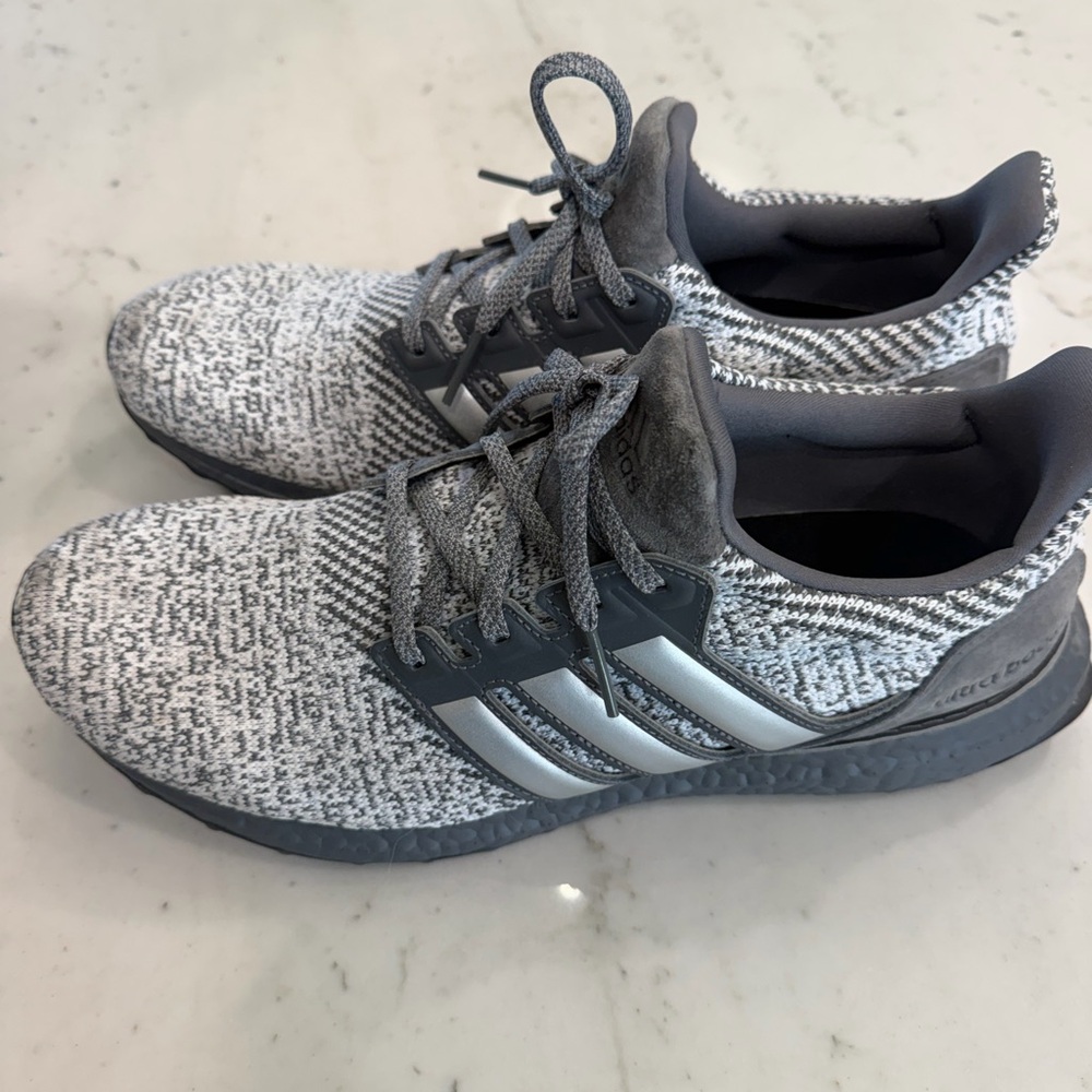 Adidas DNA boost Gray and White Knit Sneakers great condition